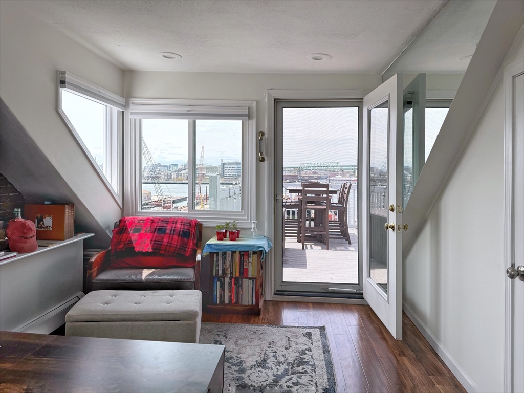 396 Meridian St # 4