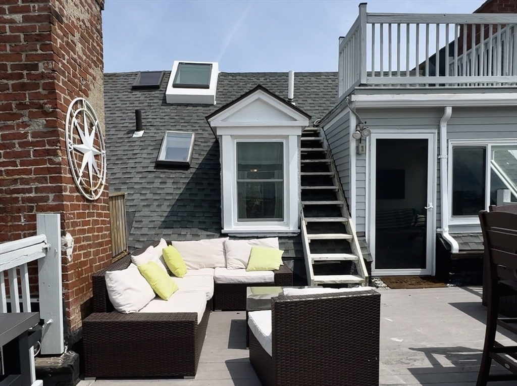 396 Meridian St # 4