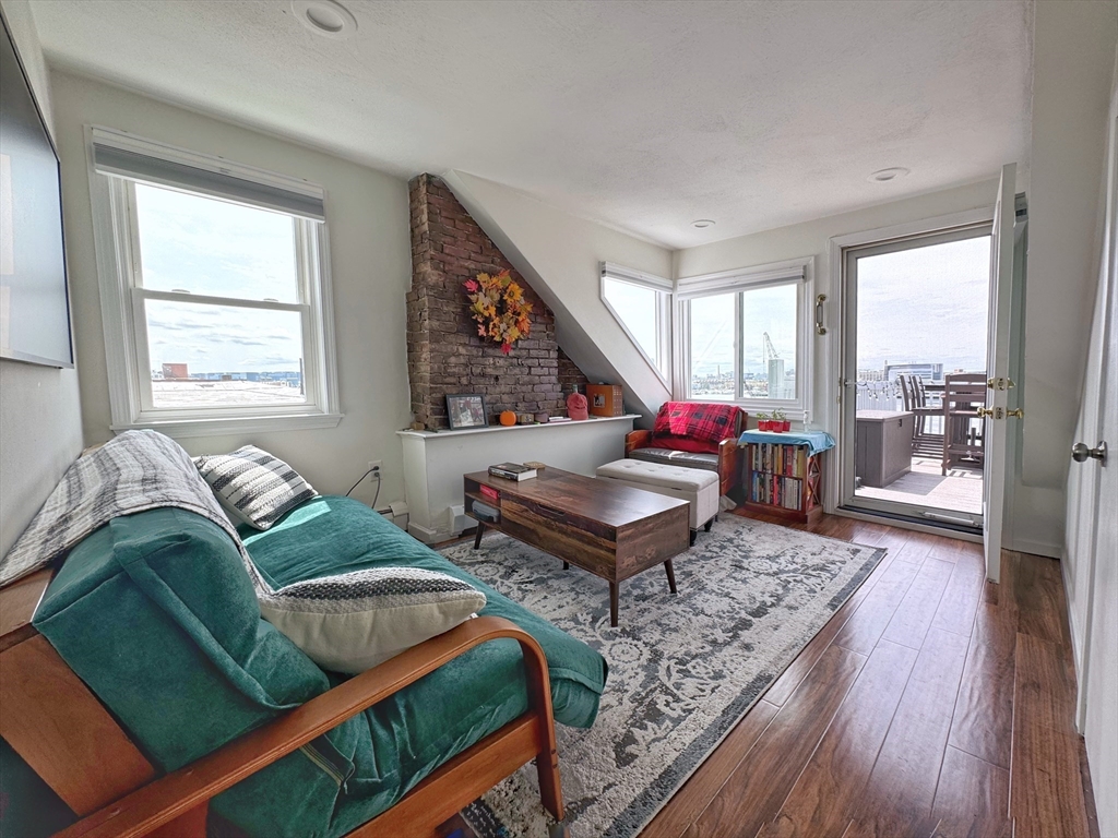 396 Meridian St # 4