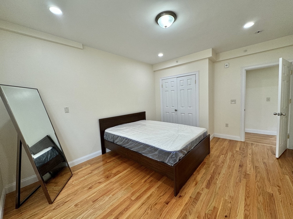 60 Mather St # 3