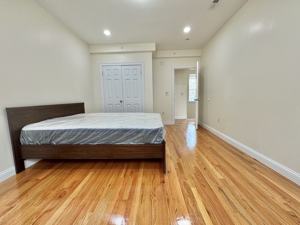 60 Mather St # 3
