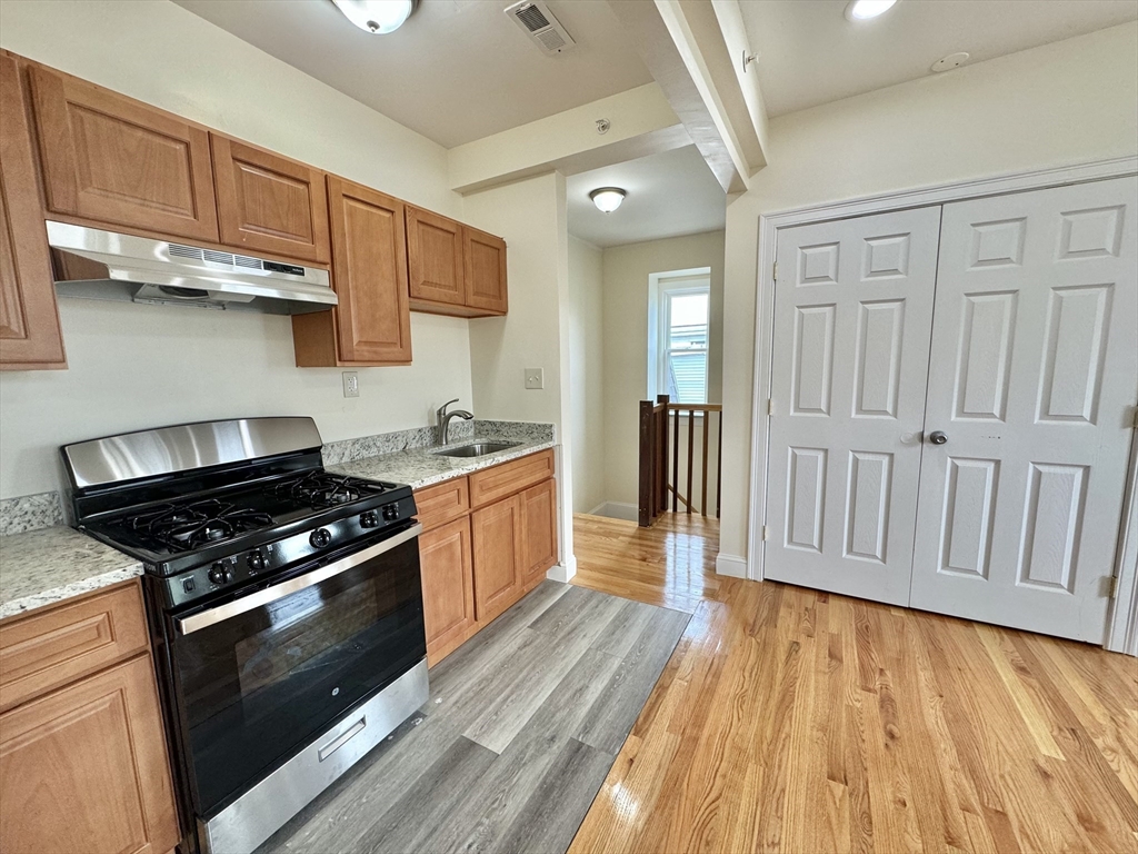 60 Mather St # 3