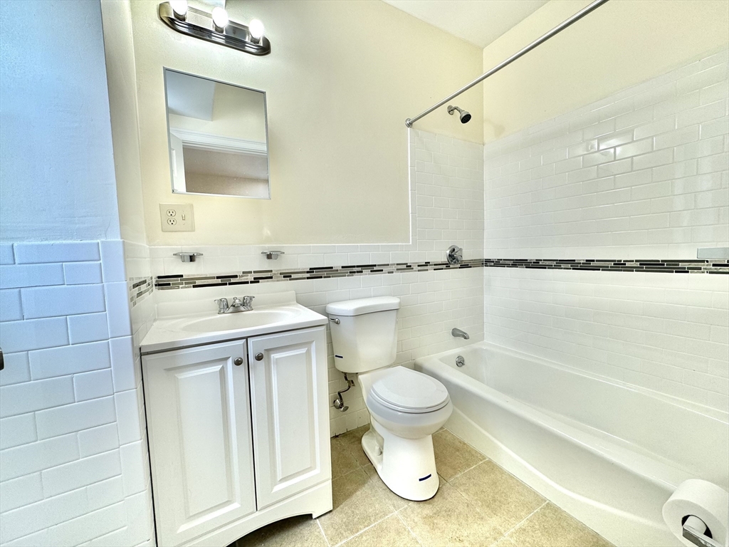 60 Mather St # 3