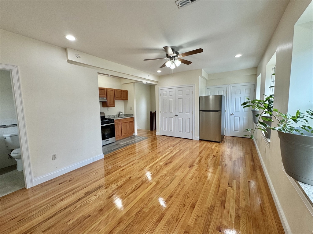 60 Mather St # 3