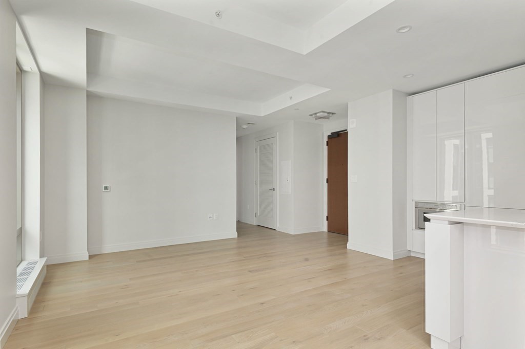 135 Seaport Blvd # 1211