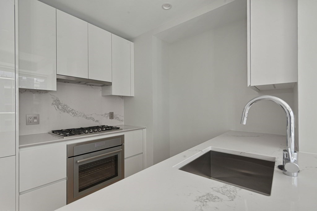 135 Seaport Blvd # 1211