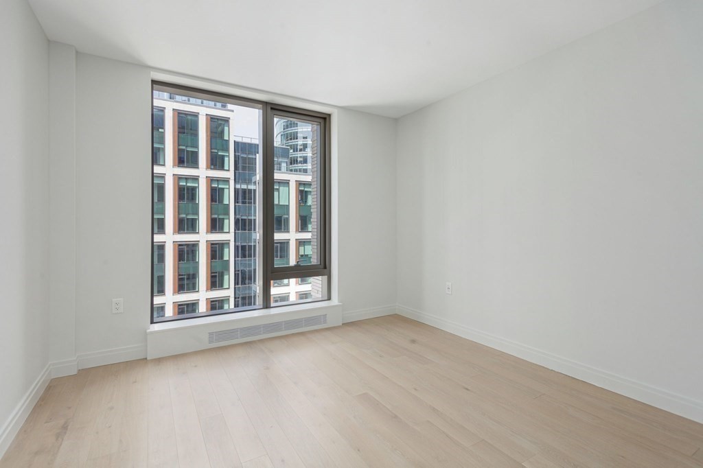 135 Seaport Blvd # 1211