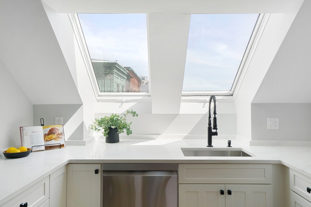 45 W Broadway Unit: PH2