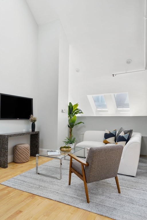 45 W Broadway Unit: PH2