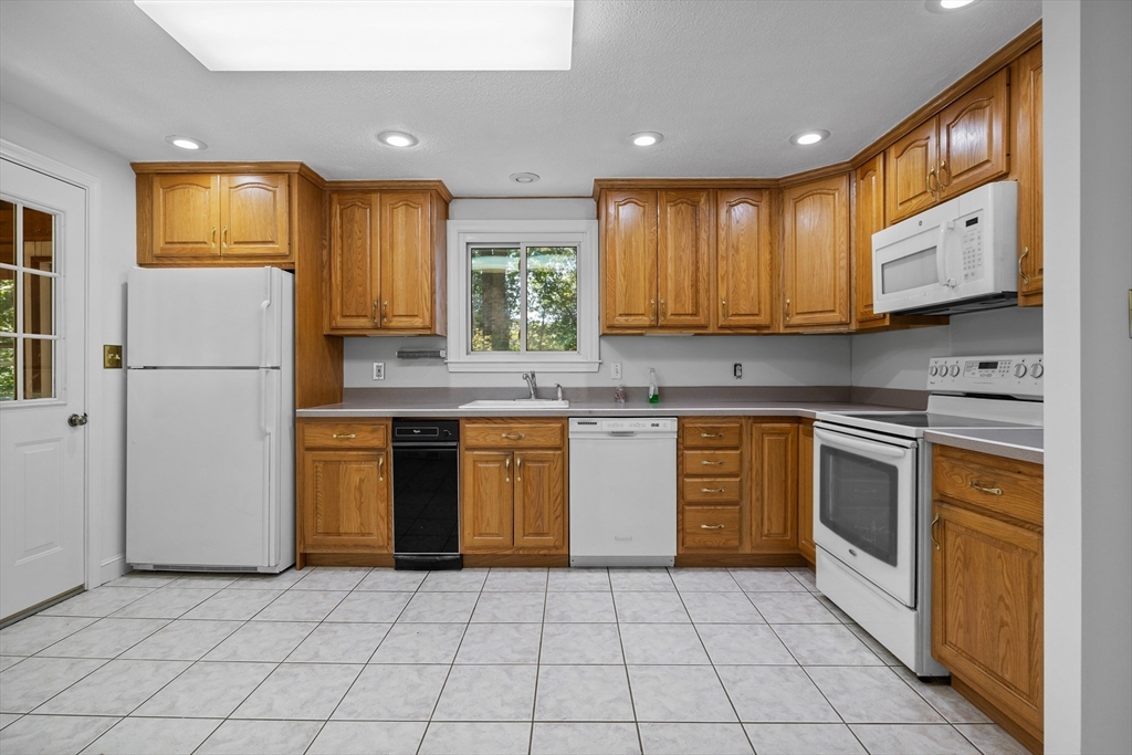 71 Maureen Dr