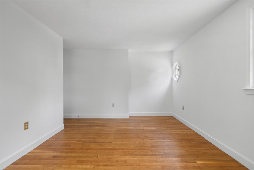 71 Maureen Dr
