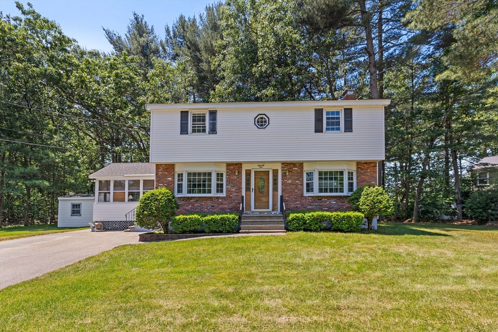 71 Maureen Dr