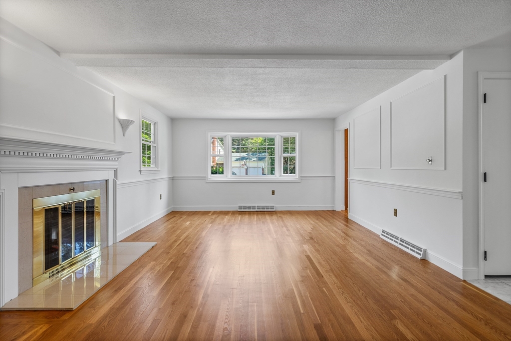 71 Maureen Dr