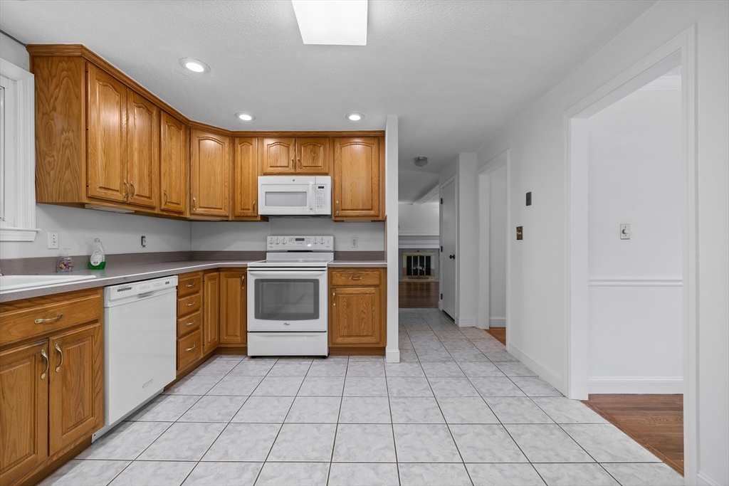 71 Maureen Dr