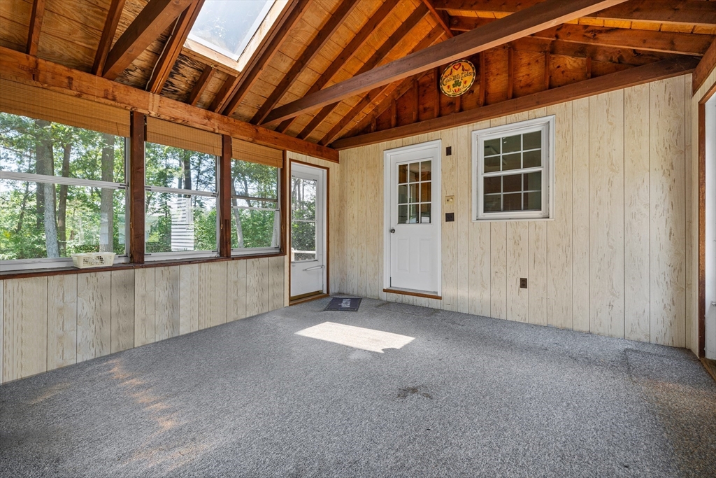 71 Maureen Dr
