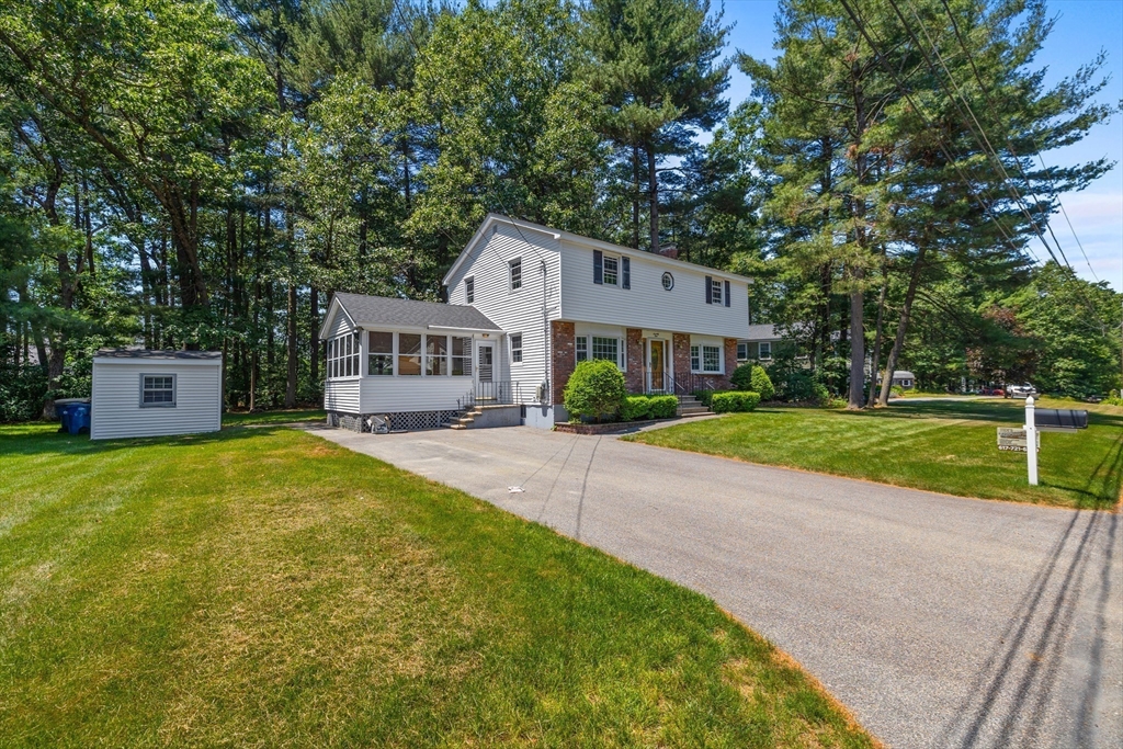 71 Maureen Dr