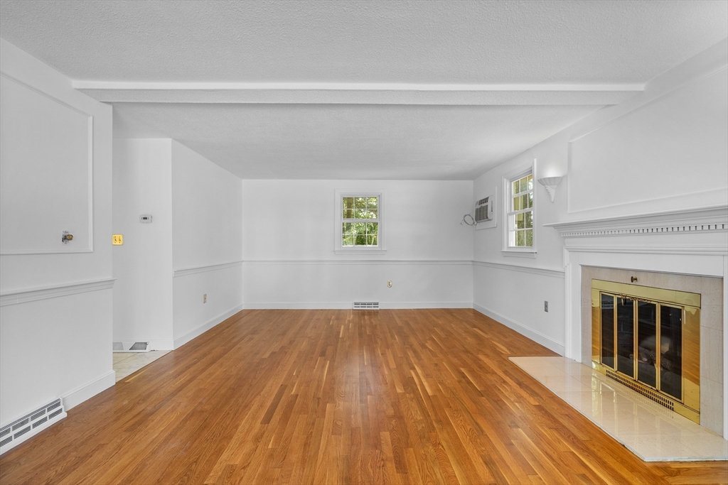 71 Maureen Dr
