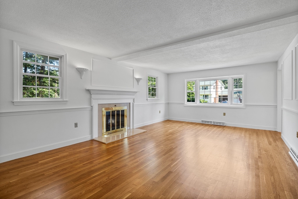 71 Maureen Dr