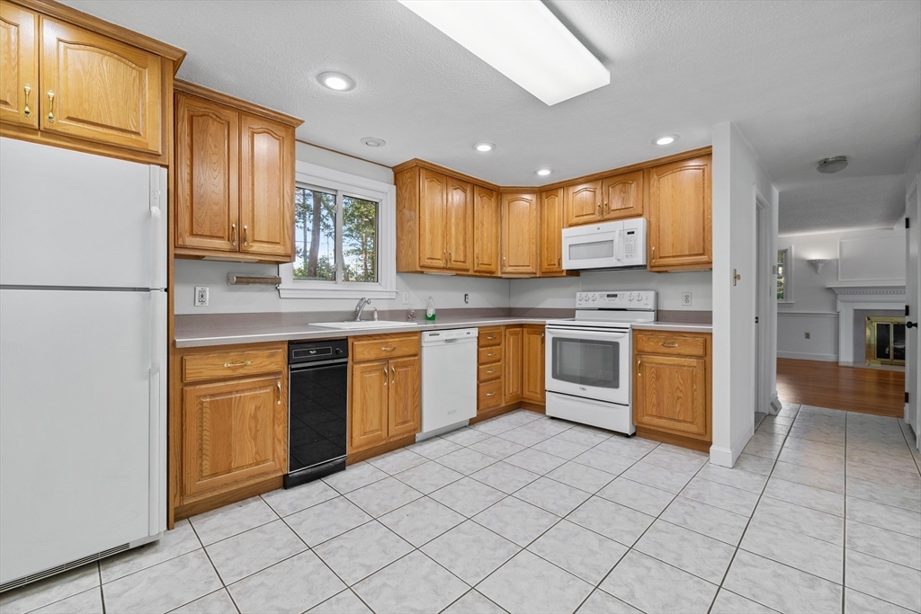 71 Maureen Dr