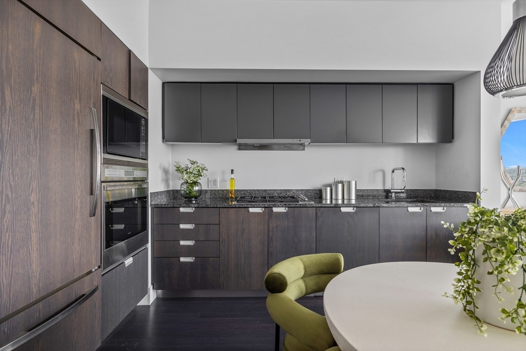 110 Stuart Street # 21J