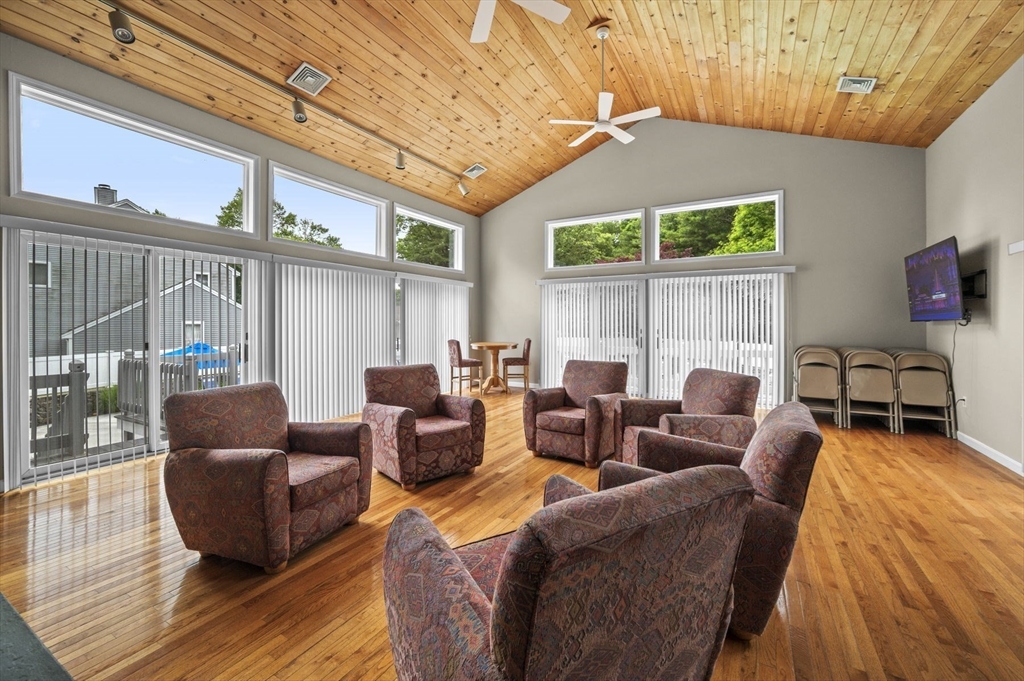 1204 Foxwood Circle # 1204