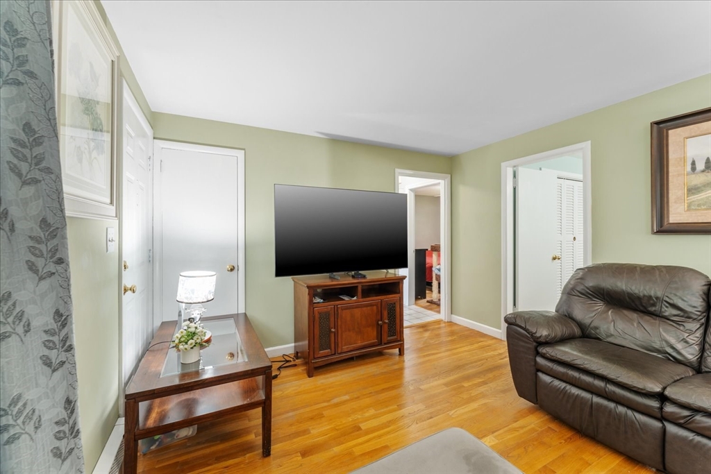 25 Maury Ln