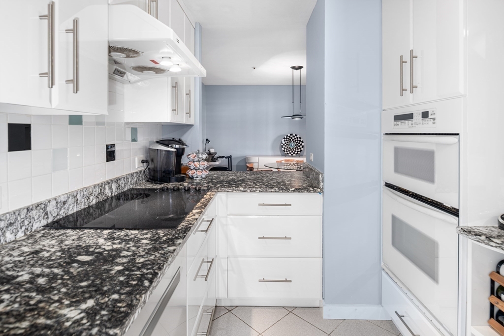 20 Rowes Wharf Unit: TH4