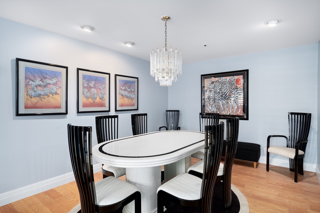 20 Rowes Wharf Unit: TH4