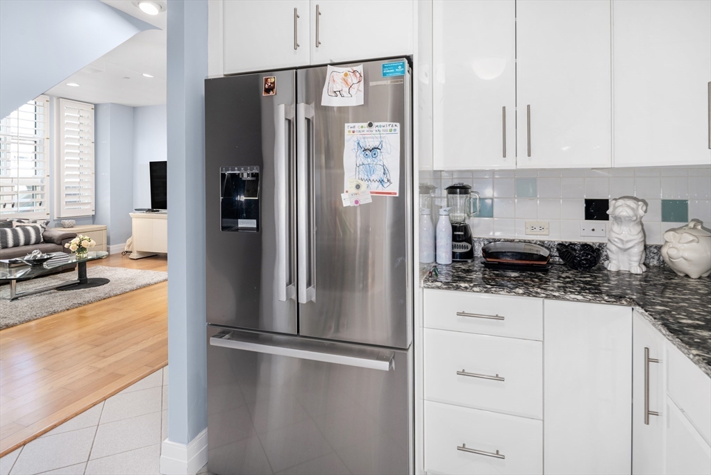 20 Rowes Wharf Unit: TH4