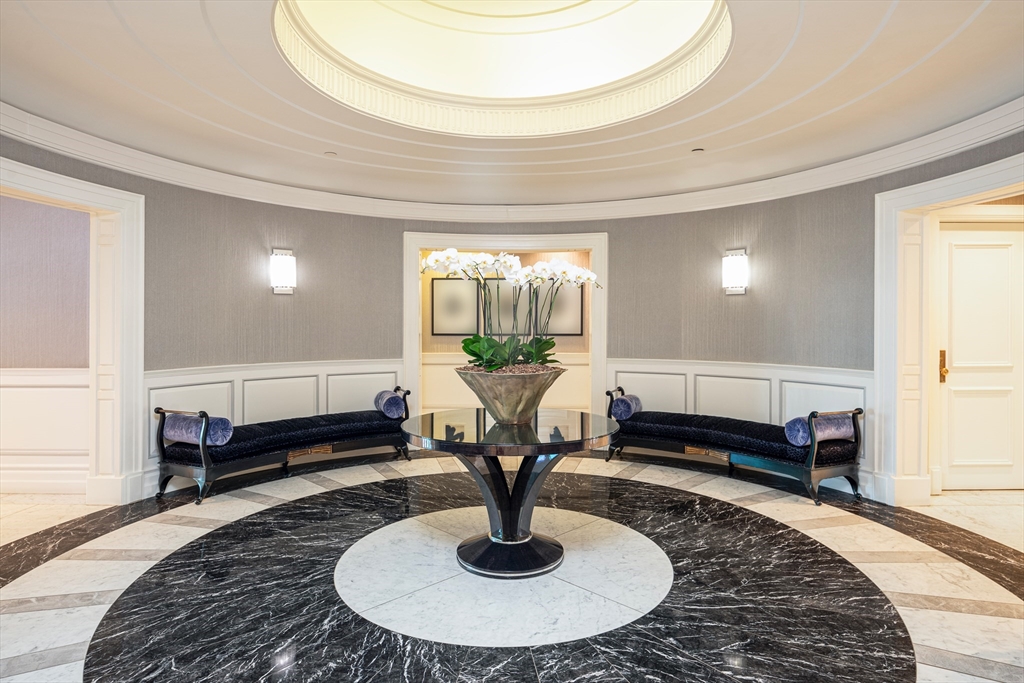 20 Rowes Wharf Unit: TH4