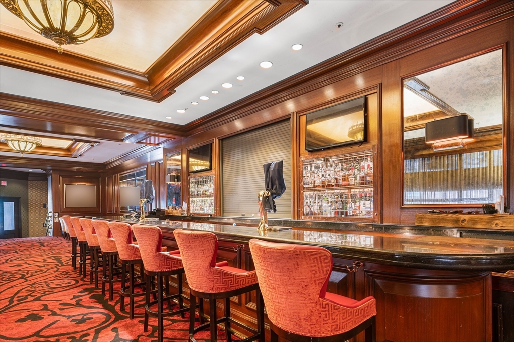 20 Rowes Wharf Unit: TH4