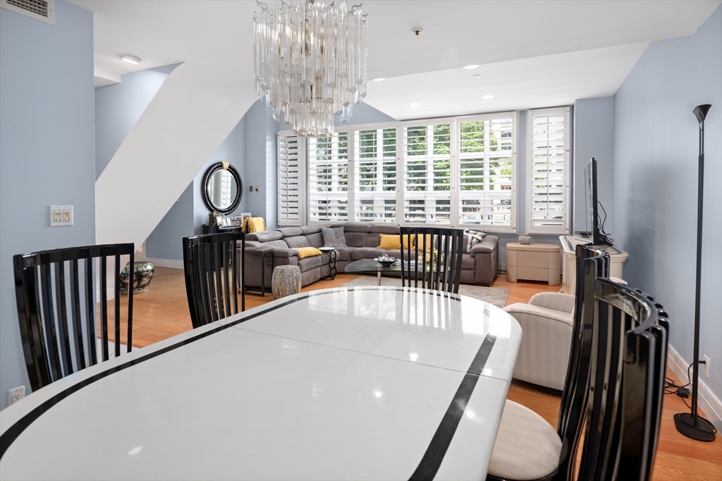 20 Rowes Wharf Unit: TH4