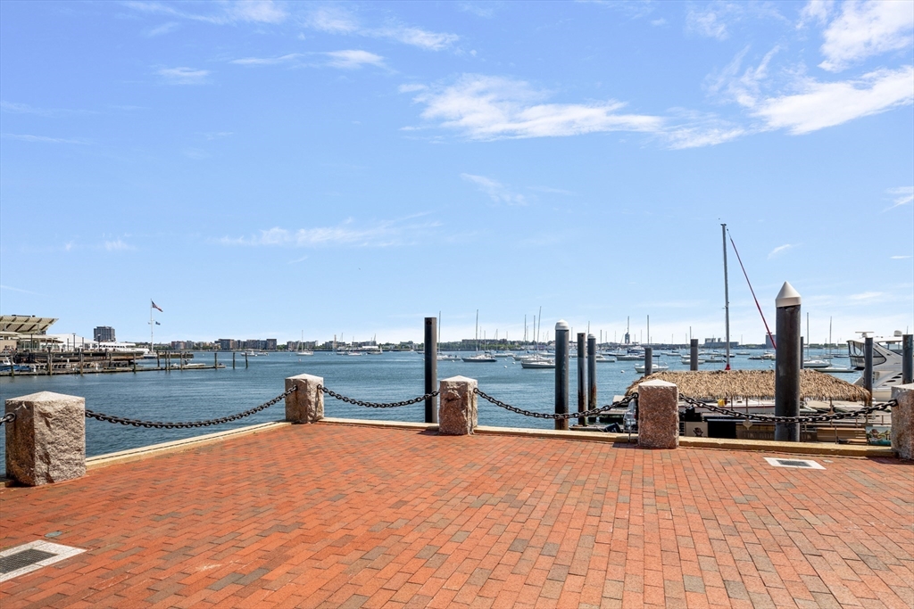 20 Rowes Wharf Unit: TH4