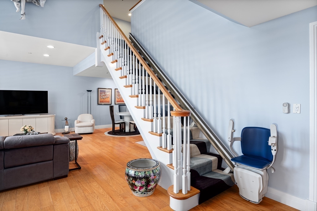 20 Rowes Wharf Unit: TH4