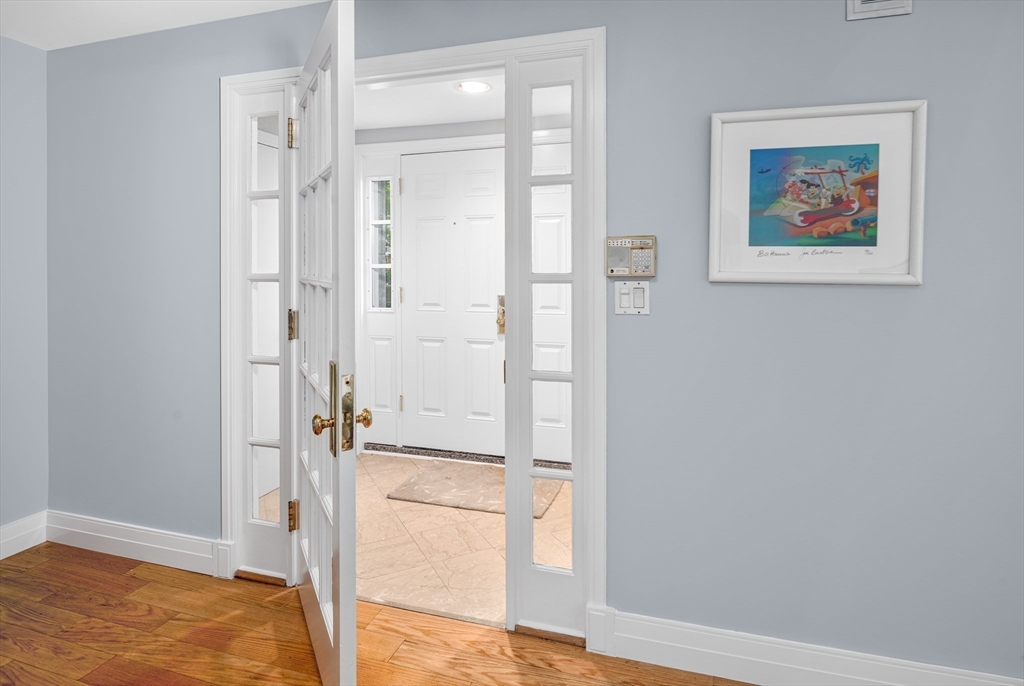 20 Rowes Wharf Unit: TH4