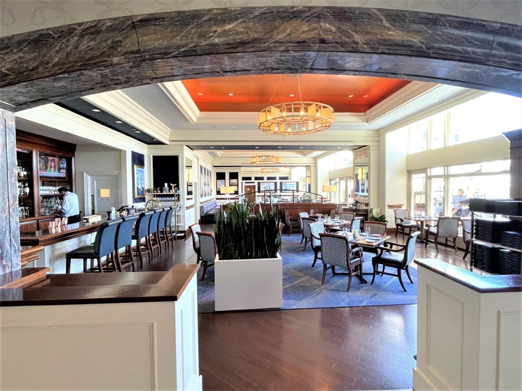 20 Rowes Wharf Unit: TH4