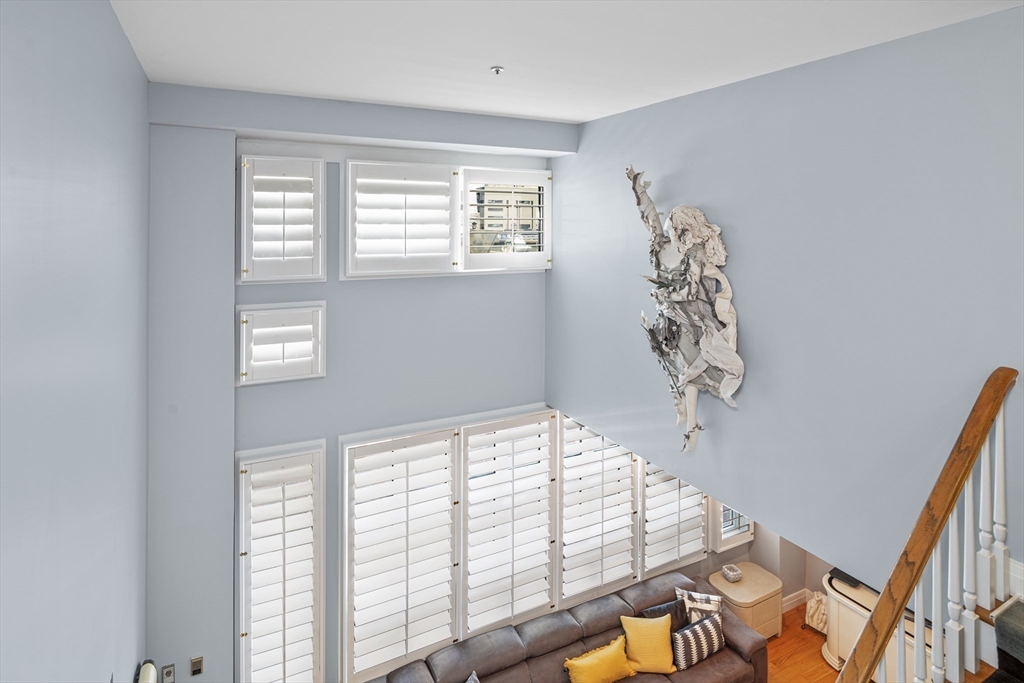 20 Rowes Wharf Unit: TH4