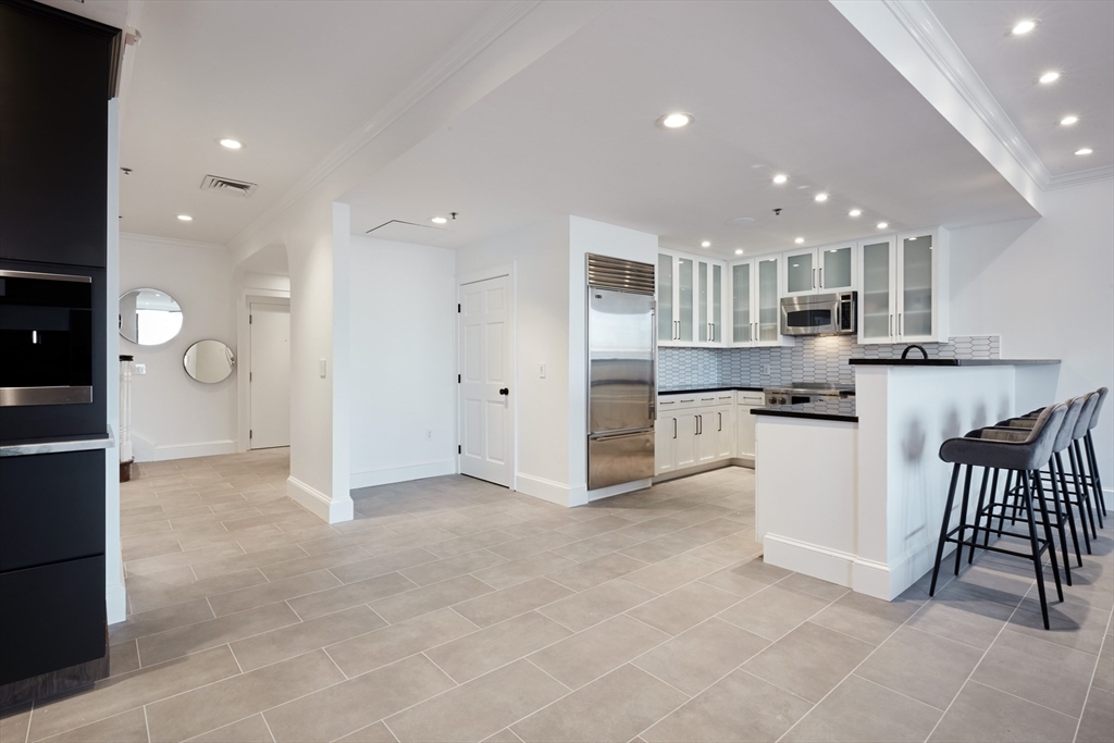 234 Causeway St Unit: 913/813