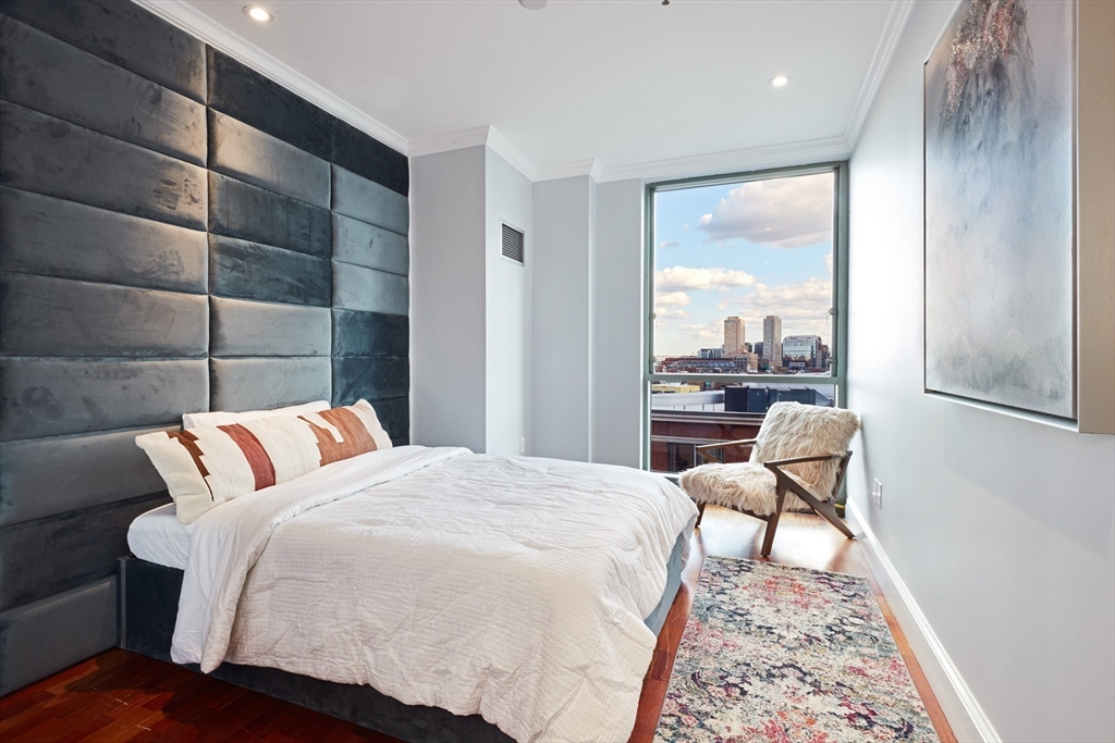 234 Causeway St Unit: 913/813