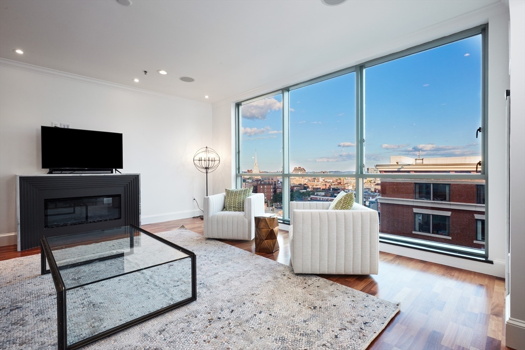 234 Causeway St Unit: 913/813