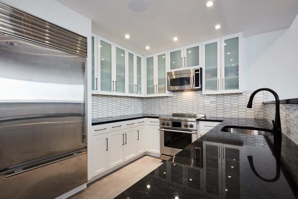 234 Causeway St Unit: 913/813