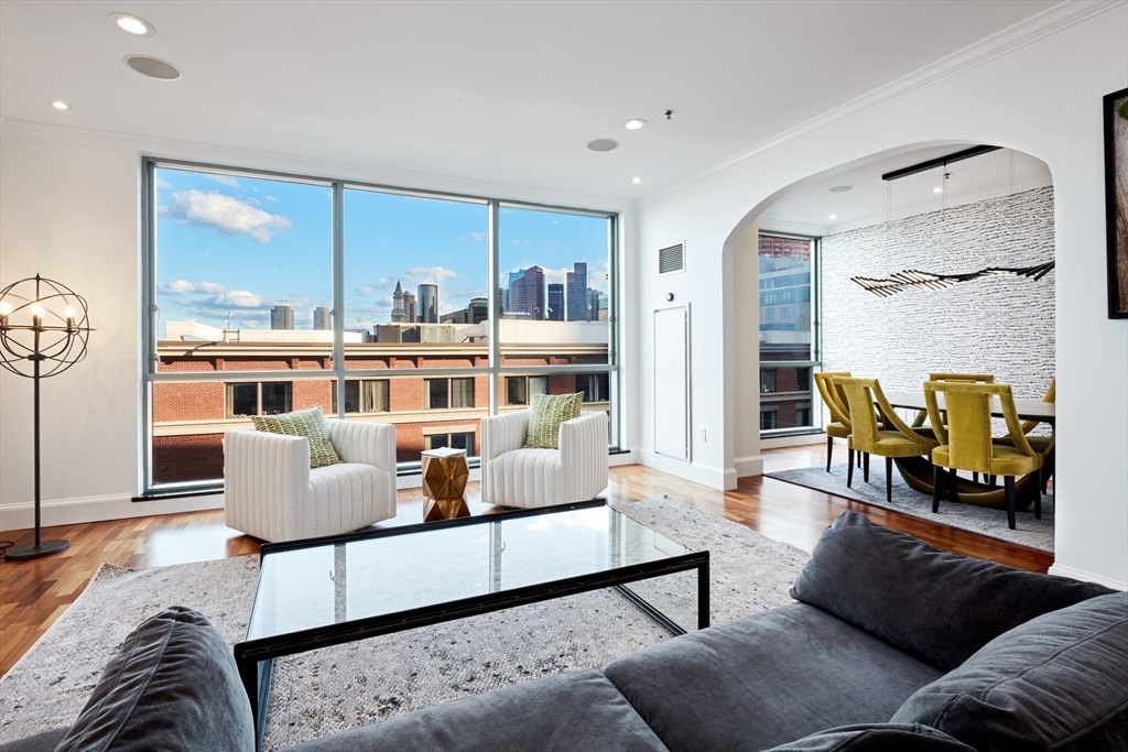234 Causeway St Unit: 913/813