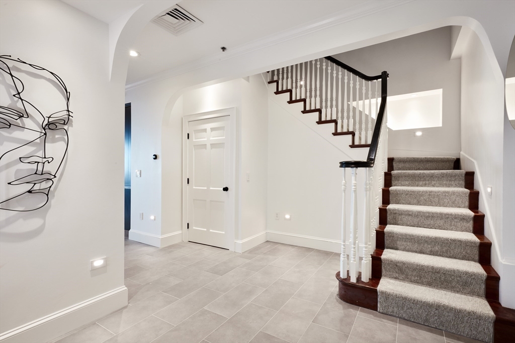 234 Causeway St Unit: 913/813