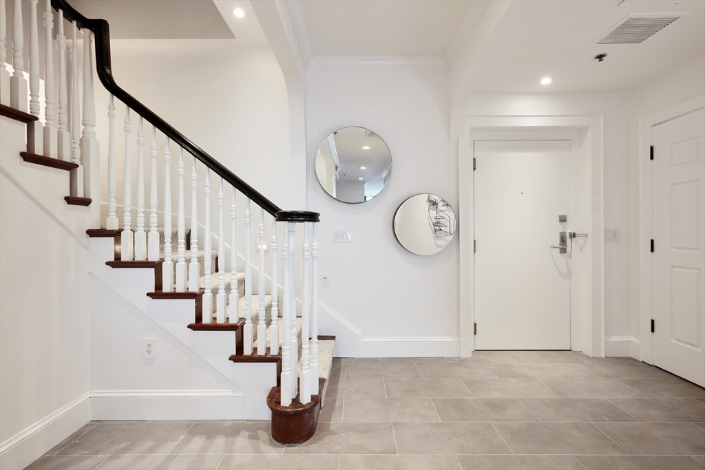 234 Causeway St Unit: 913/813