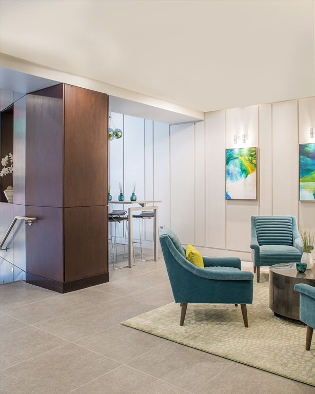 234 Causeway St Unit: 913/813