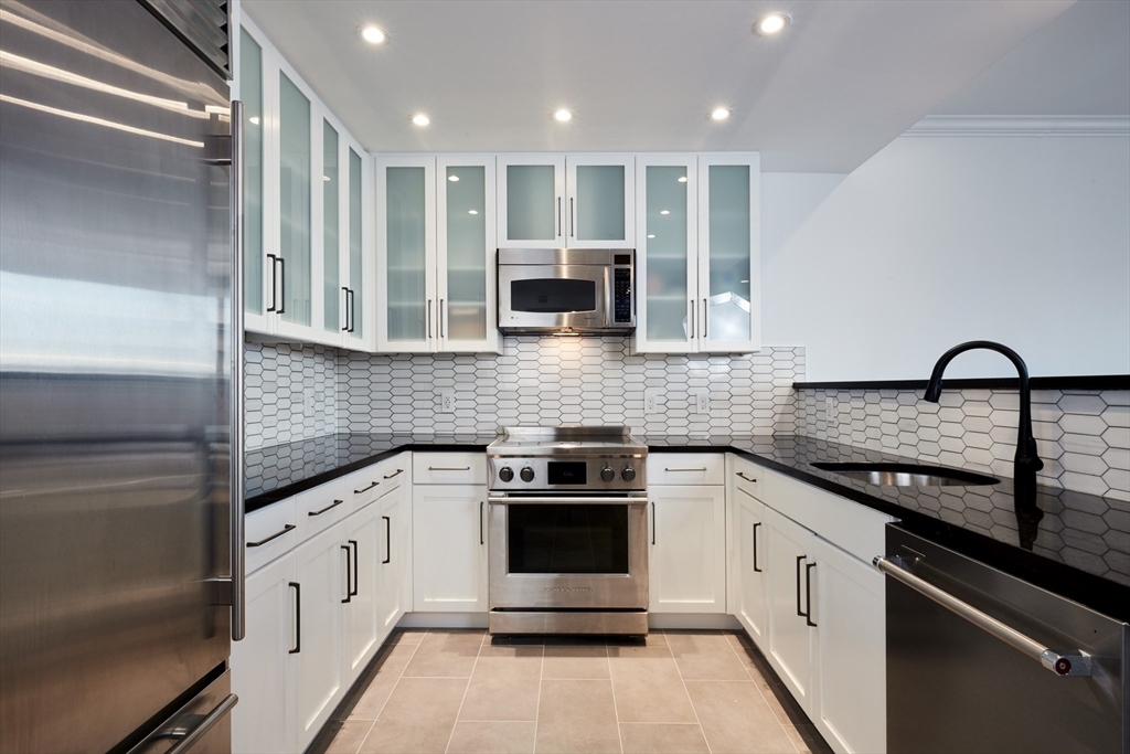 234 Causeway St Unit: 913/813