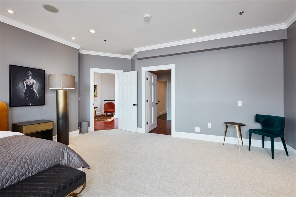 234 Causeway St Unit: 913/813
