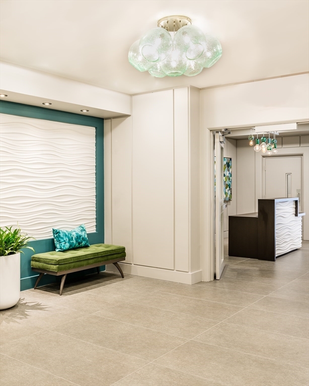 234 Causeway St Unit: 913/813