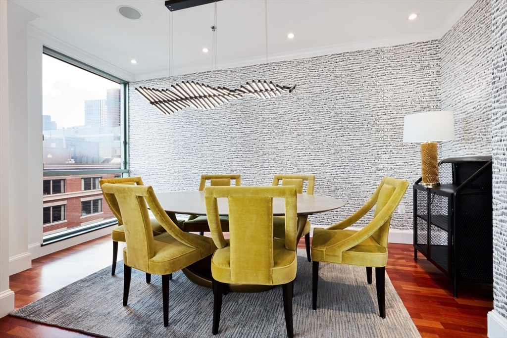 234 Causeway St Unit: 913/813