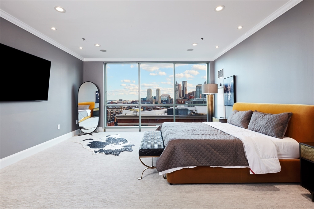 234 Causeway St Unit: 913/813